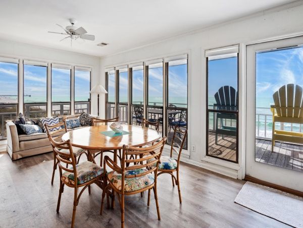 3 Bedroom Beachfront house sleeps 10