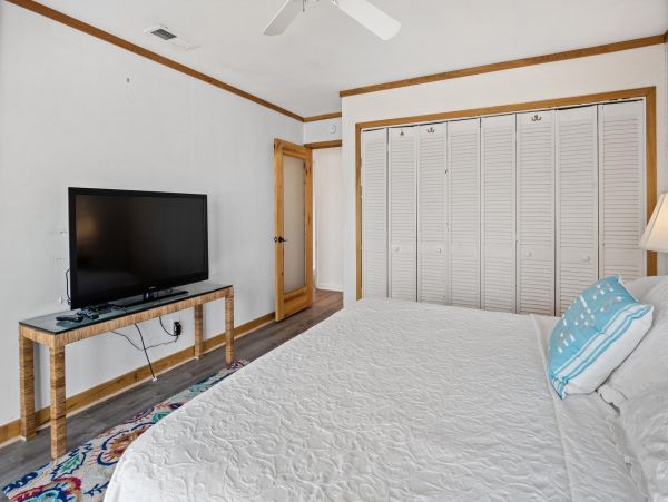3 Bedroom Beachfront house sleeps 10