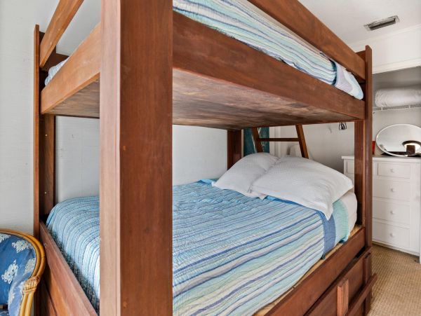 3 Bedroom Beachfront house sleeps 10