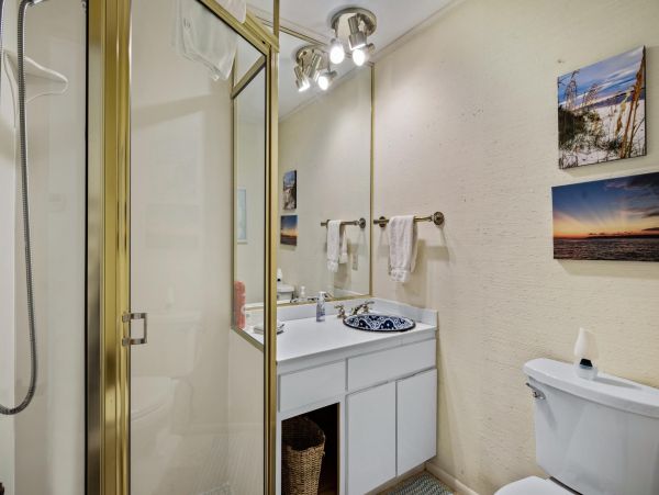 3 Bedroom Beachfront house sleeps 10