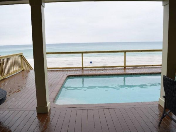 Beachfront Home with 6 Bedrooms Sleeps 22 Guests
