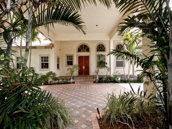 Pompano Beach Luxury Five Bedroom Villa