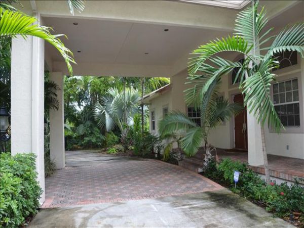 Pompano Beach Luxury Five Bedroom Villa