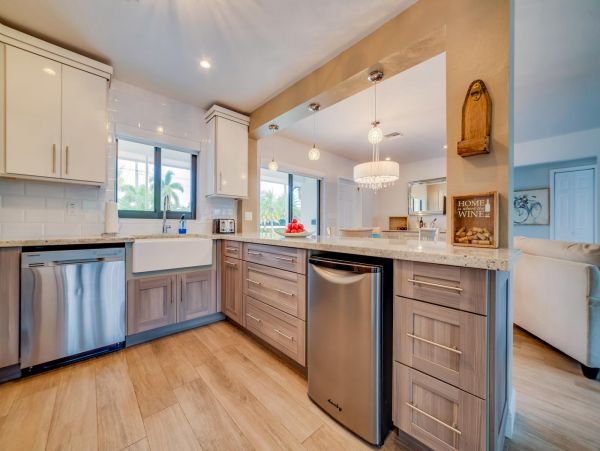 Fort Lauderdale Three Bedroom Pool Homes Sleeps 6
