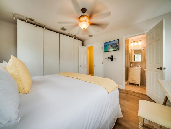 Fort Lauderdale Three Bedroom Pool Homes Sleeps 6
