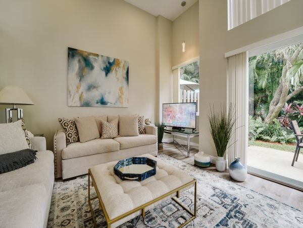 Deerfield Beach Townhome 3 blocks to beach