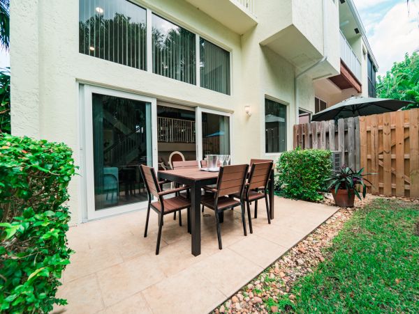 Deerfield Beach Townhome 3 blocks to beach