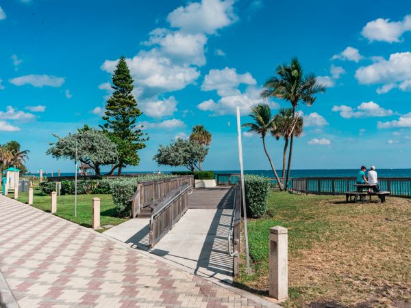 Deerfield Beach Townhome 3 blocks to beach