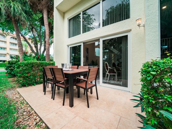 Deerfield Beach Townhome 3 blocks to beach