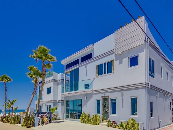 Mission Beach Contemporary Beachfront Condo Ocean Views