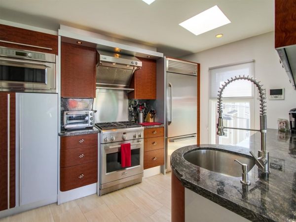 Mission Bay 2 Bedroom + Den Vacation Home Steps from Beach