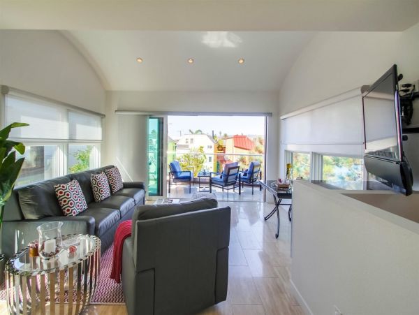 Mission Bay 2 Bedroom + Den Vacation Home Steps from Beach