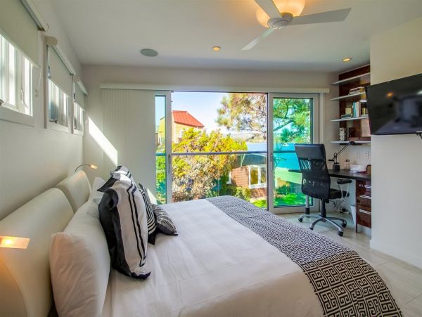 Mission Bay 2 Bedroom + Den Vacation Home Steps from Beach