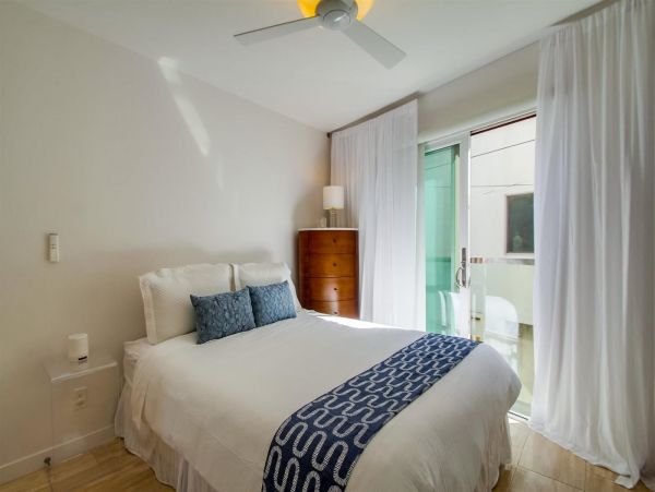Mission Bay 2 Bedroom + Den Vacation Home Steps from Beach