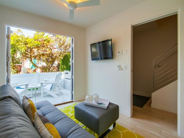 Mission Bay 2 Bedroom + Den Vacation Home Steps from Beach