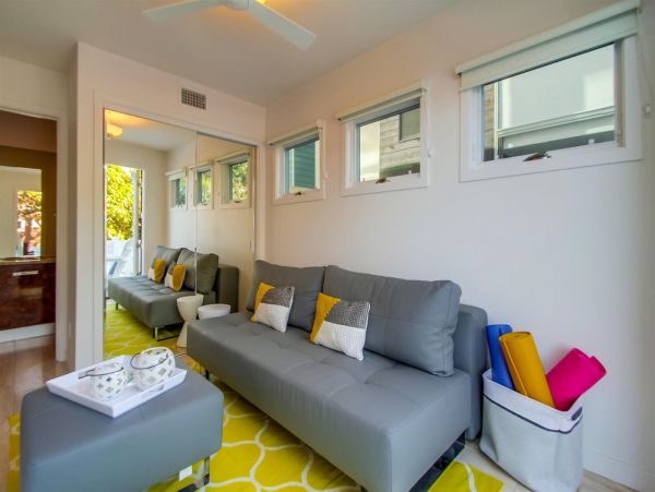 Mission Bay 2 Bedroom + Den Vacation Home Steps from Beach