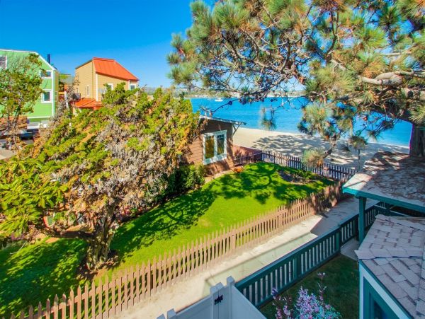 Mission Bay 2 Bedroom + Den Vacation Home Steps from Beach