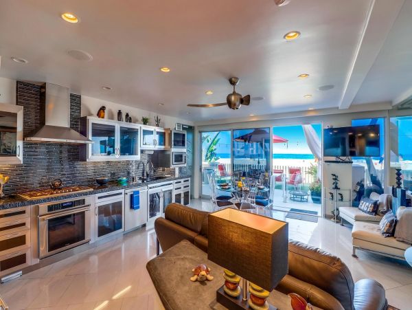 Great Location & Views 2 Bedroom Premier Beachfront Condo