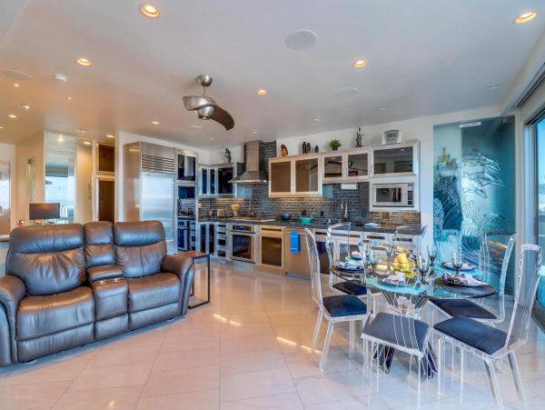 Great Location & Views 2 Bedroom Premier Beachfront Condo