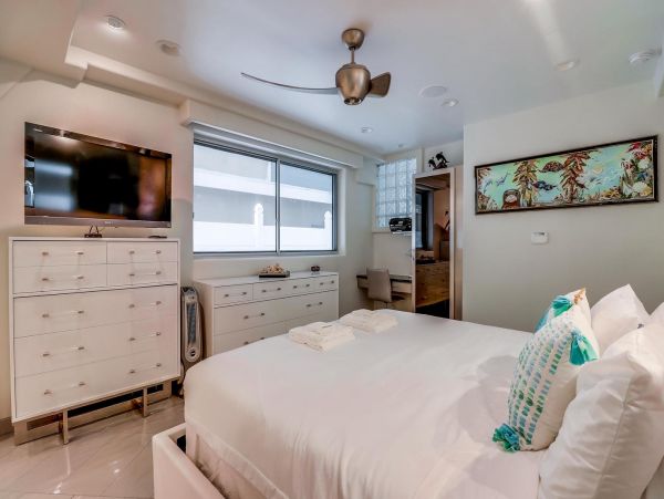 Great Location & Views 2 Bedroom Premier Beachfront Condo