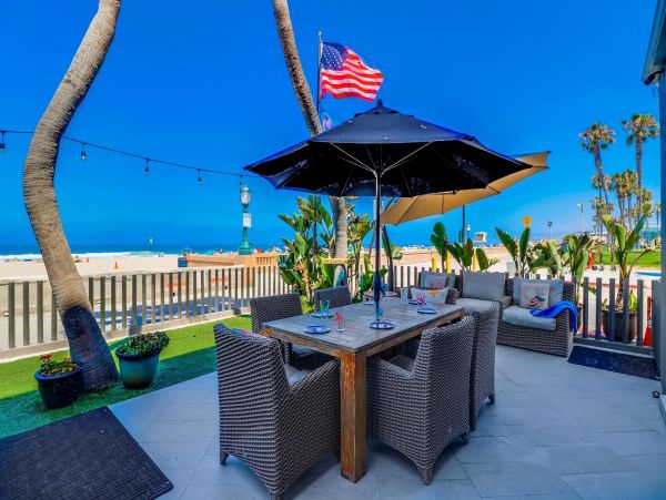 Great Location & Views 2 Bedroom Premier Beachfront Condo