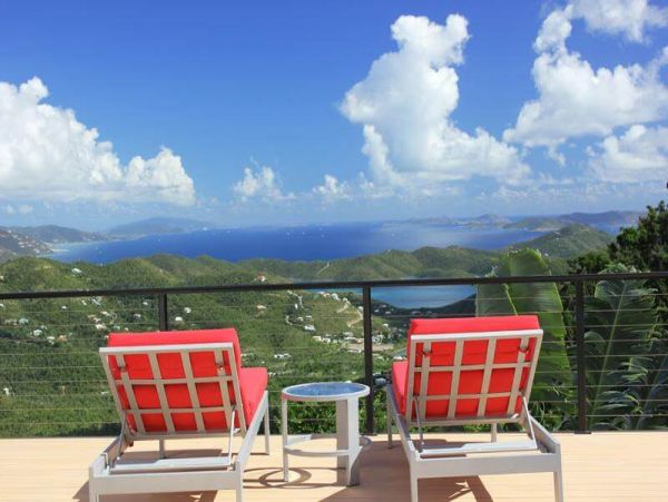 Four Bedroom Luxurious Getaway with Stunning Views