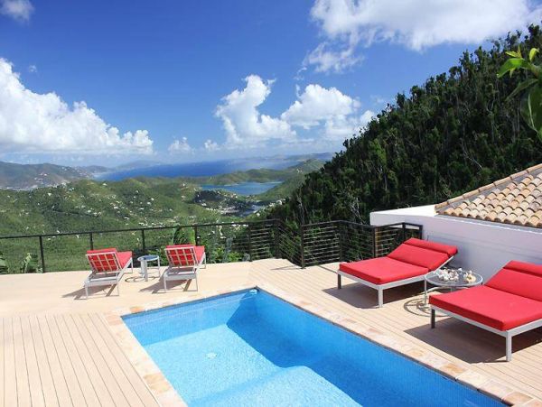 Four Bedroom Luxurious Getaway with Stunning Views