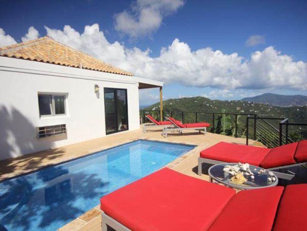 Four Bedroom Luxurious Getaway with Stunning Views