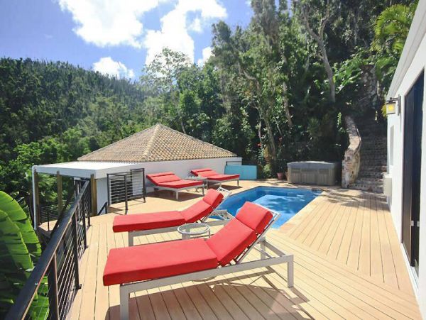Four Bedroom Luxurious Getaway with Stunning Views