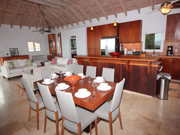 Four Bedroom Luxurious Getaway with Stunning Views
