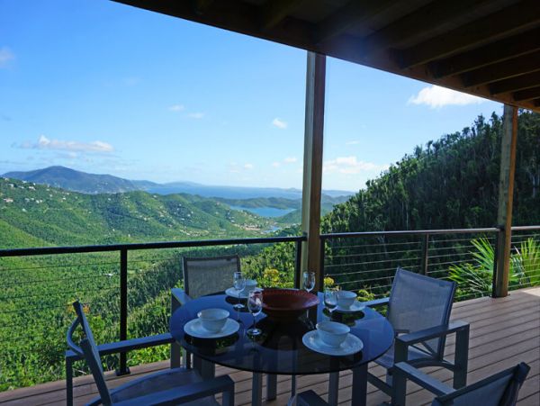 Four Bedroom Luxurious Getaway with Stunning Views