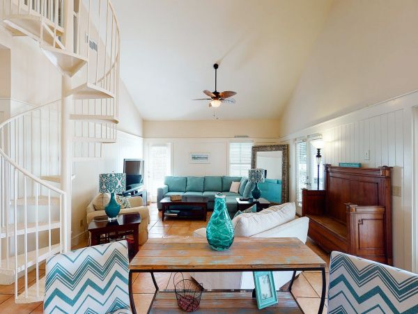 Beautiful Vacation Home with Shared Pool Short Walk to Beach