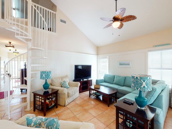 Beautiful Vacation Home with Shared Pool Short Walk to Beach