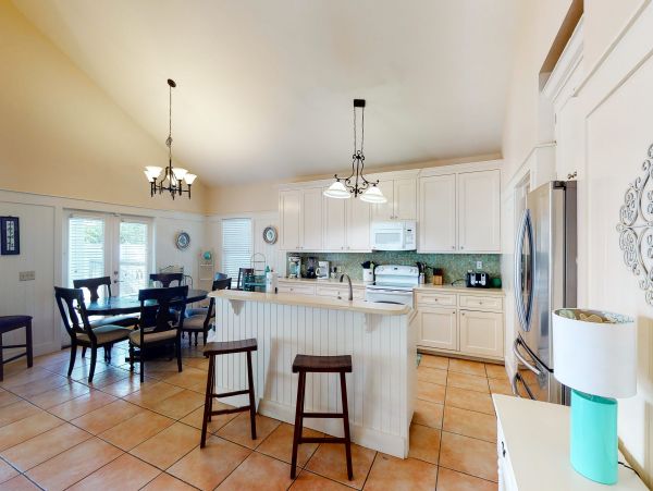 Beautiful Vacation Home with Shared Pool Short Walk to Beach