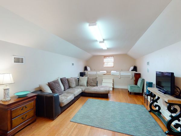 Beautiful Vacation Home with Shared Pool Short Walk to Beach