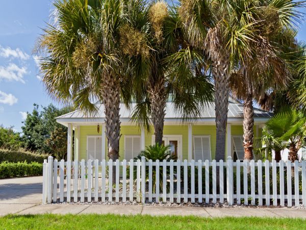 Beautiful Vacation Home with Shared Pool Short Walk to Beach