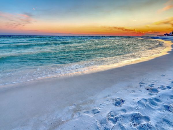 Beautiful Vacation Home with Shared Pool Short Walk to Beach