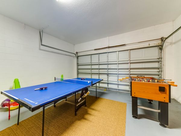 Four Bedroom Family Home with Caged Pool in Davenport