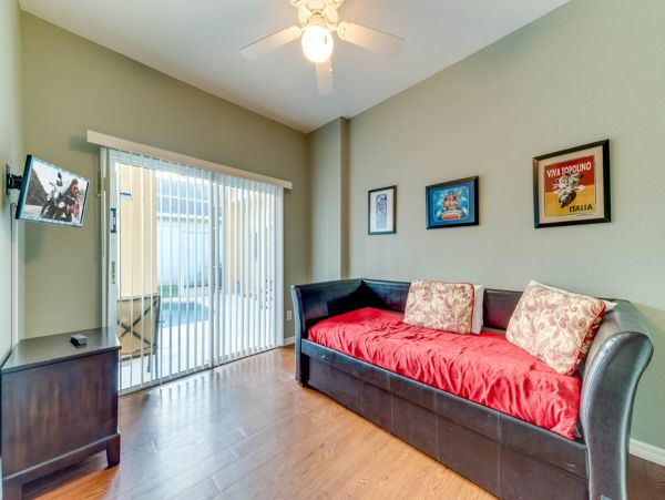 Four Bedroom Family Home with Caged Pool in Davenport