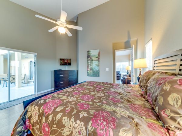 Four Bedroom Family Home with Caged Pool in Davenport