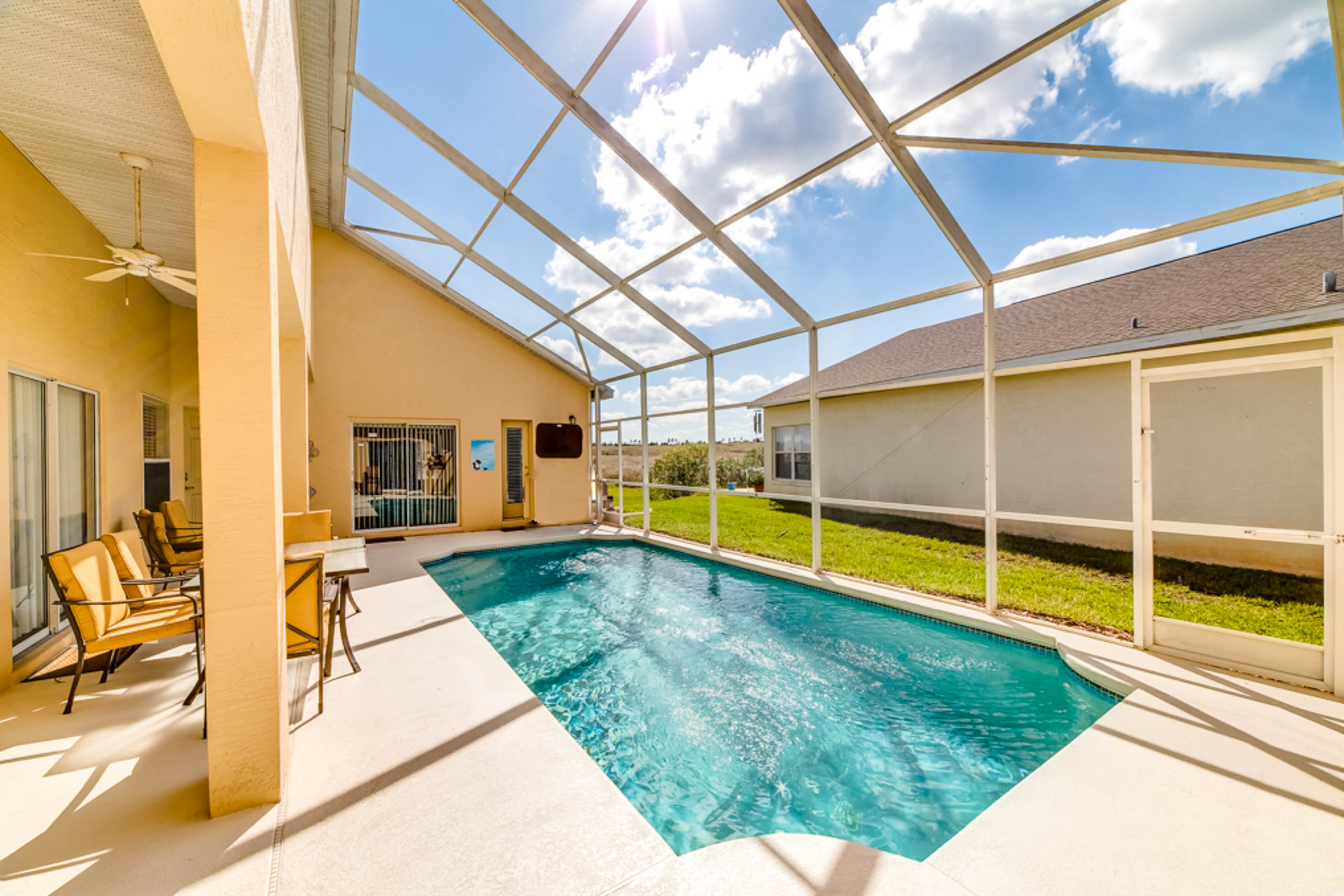 Four Bedroom Family Home with Caged Pool in Davenport