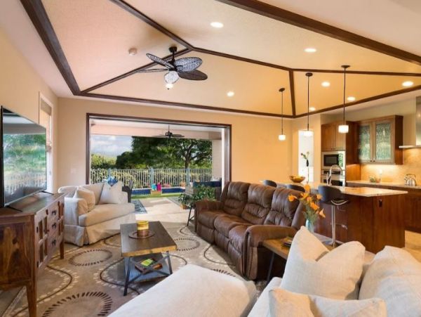 Great Three Bedroom Home with Pool & Hot Tub Plus Golf Views