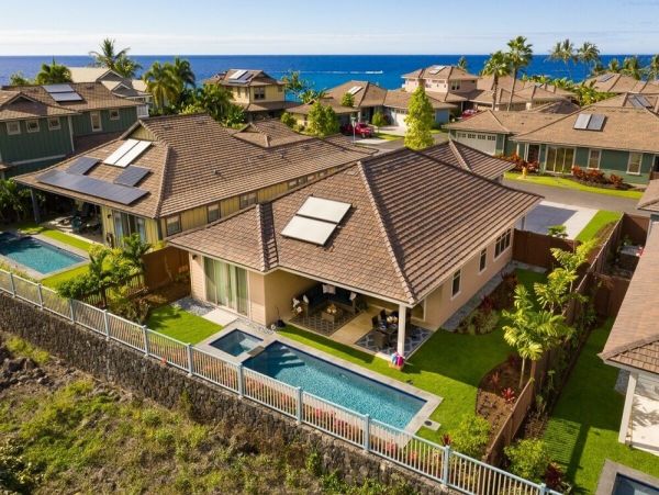 Great Three Bedroom Home with Pool & Hot Tub Plus Golf Views