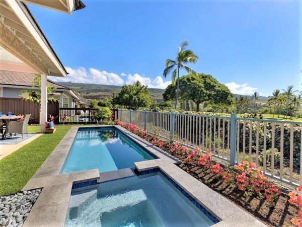 Great Three Bedroom Home with Pool & Hot Tub Plus Golf Views