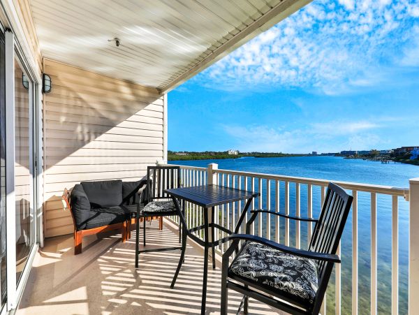 Indian Shores Vacation Condo Two Bedroom Walk to Beach