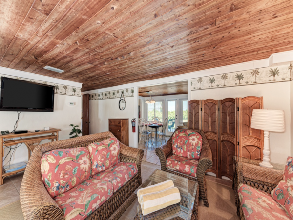 Beachfront Holmes Beach Vacation Home Sleeps 12 Guests