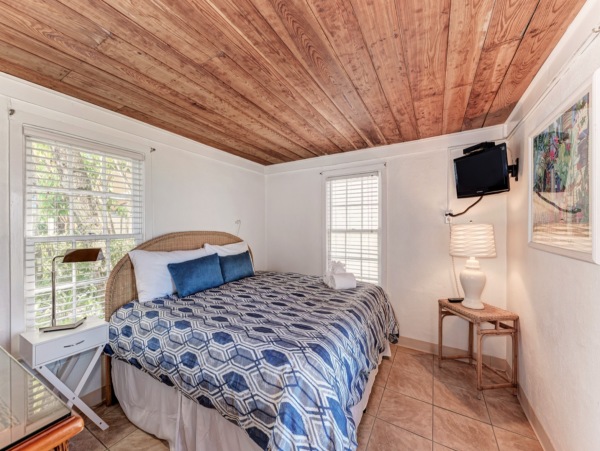 Beachfront Holmes Beach Vacation Home Sleeps 12 Guests