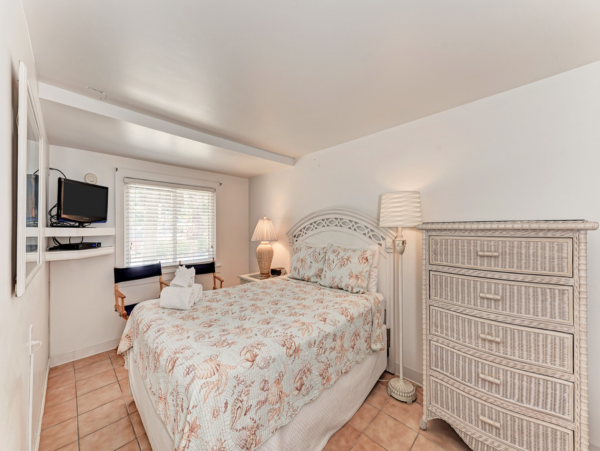 Beachfront Holmes Beach Vacation Home Sleeps 12 Guests