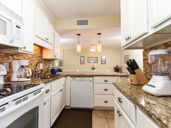 2 Bedroom Condo with Ocean Views