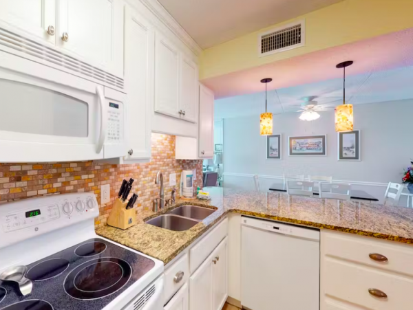 2 Bedroom Condo with Ocean Views